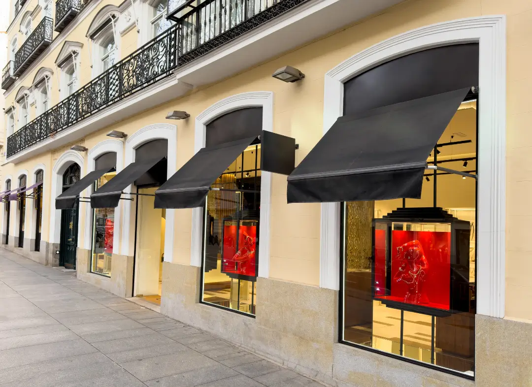 Façade vitrine de magasin en aluminium sur mesure à Plaisance-du-Touch